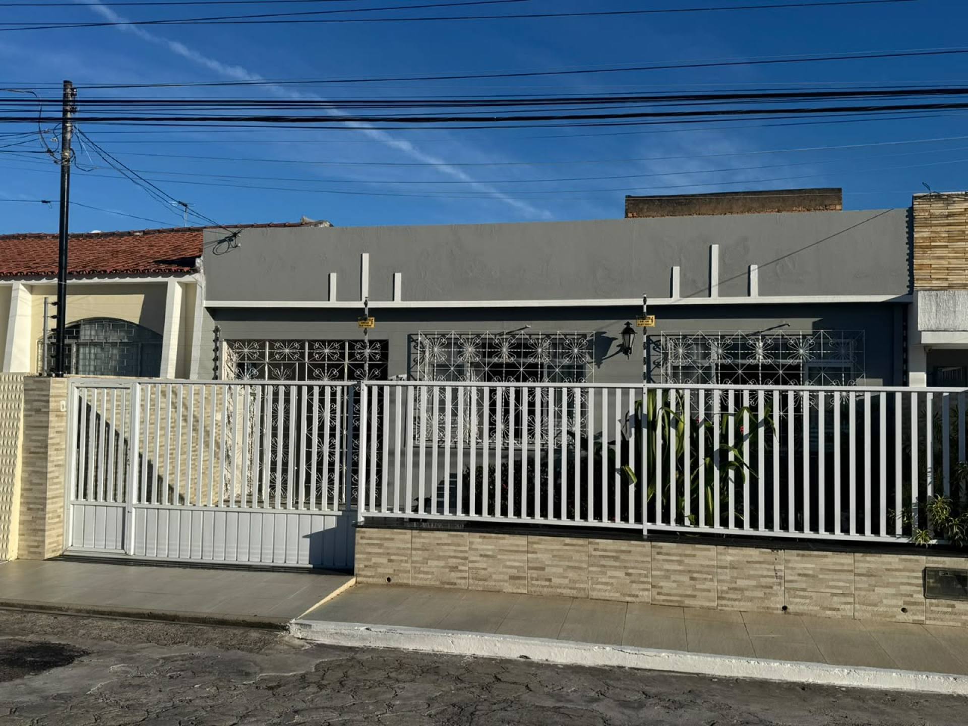 Casa 3/4 com Suíte + Apartamento Independente | Terreno 10x24 | Posição Norte | Pereira Lobo