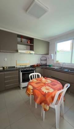 Casa à Venda no Condomínio Vila D'Este | 4 Quartos, 3 Suítes | Coroa do Meio