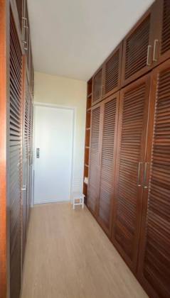 Casa à Venda no Condomínio Vila D'Este | 4 Quartos, 3 Suítes | Coroa do Meio