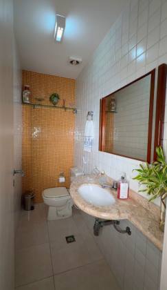 Casa à Venda no Condomínio Vila D'Este | 4 Quartos, 3 Suítes | Coroa do Meio