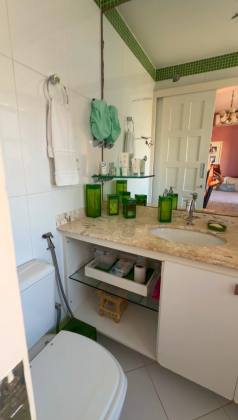 Casa à Venda no Condomínio Vila D'Este | 4 Quartos, 3 Suítes | Coroa do Meio