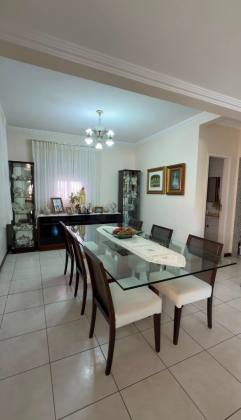 Casa à Venda no Condomínio Vila D'Este | 4 Quartos, 3 Suítes | Coroa do Meio