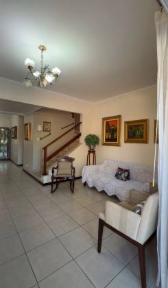 Casa à Venda no Condomínio Vila D'Este | 4 Quartos, 3 Suítes | Coroa do Meio