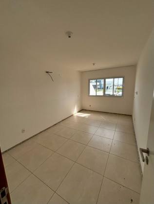 CASA DE ESQUINA PARA ALUGUEL NO COSTA PARADISO | 3 QUARTOS, ENERGIA SOLAR E 500M² DE TERRENO
