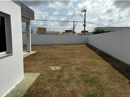 CASA DE ESQUINA PARA ALUGUEL NO COSTA PARADISO | 3 QUARTOS, ENERGIA SOLAR E 500M² DE TERRENO