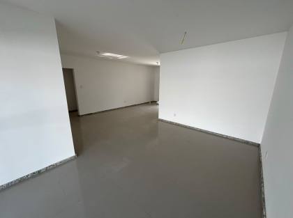 CASA DE ESQUINA PARA ALUGUEL NO COSTA PARADISO | 3 QUARTOS, ENERGIA SOLAR E 500M² DE TERRENO