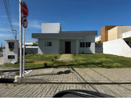 CASA DE ESQUINA PARA ALUGUEL NO COSTA PARADISO | 3 QUARTOS, ENERGIA SOLAR E 500M² DE TERRENO