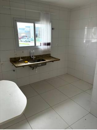 CASA DE ESQUINA PARA ALUGUEL NO COSTA PARADISO | 3 QUARTOS, ENERGIA SOLAR E 500M² DE TERRENO
