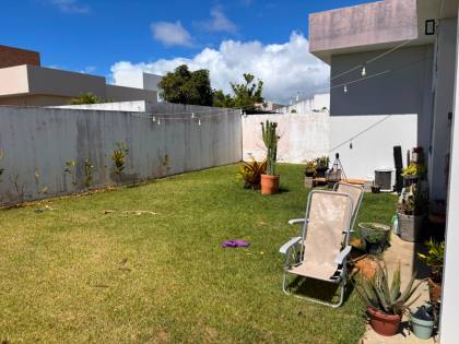 CASA DE ESQUINA PARA ALUGUEL NO COSTA PARADISO | 3 QUARTOS, ENERGIA SOLAR E 500M² DE TERRENO
