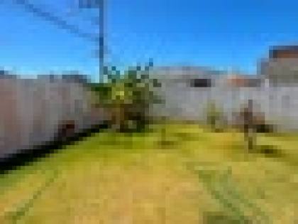 CASA DE ESQUINA PARA ALUGUEL NO COSTA PARADISO | 3 QUARTOS, ENERGIA SOLAR E 500M² DE TERRENO