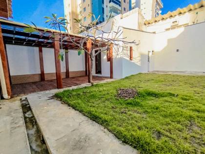 Casa à Venda na Atalaia