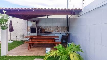 Casa Mobiliada para Aluguel Próxima à Praia | Piscina e Churrasqueira