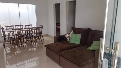 Casa Mobiliada para Aluguel Próxima à Praia | Piscina e Churrasqueira