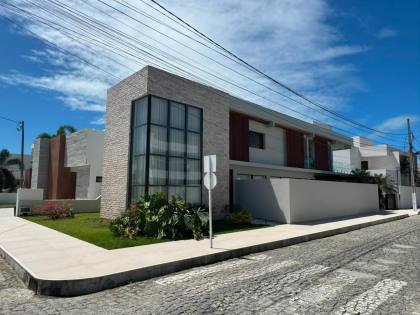 CASA DE ALTO PADRÃO À VENDA NO CONDOMÍNIO COSTA MARINA | 4 SUÍTES | ESQUINA | LAZER PRIVATIVO