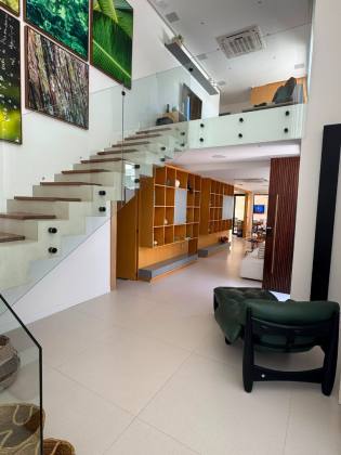 CASA DE ALTO PADRÃO À VENDA NO CONDOMÍNIO COSTA MARINA | 4 SUÍTES | ESQUINA | LAZER PRIVATIVO
