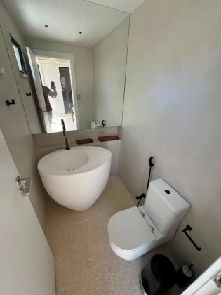 CASA DE ALTO PADRÃO À VENDA NO CONDOMÍNIO COSTA MARINA | 4 SUÍTES | ESQUINA | LAZER PRIVATIVO