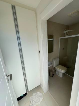CASA DE ALTO PADRÃO À VENDA NO CONDOMÍNIO COSTA MARINA | 4 SUÍTES | ESQUINA | LAZER PRIVATIVO