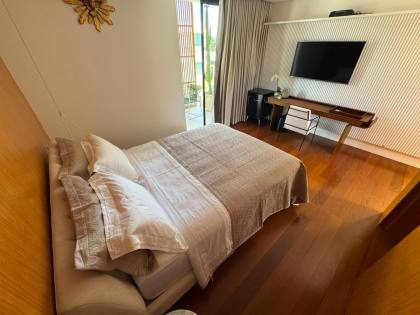 CASA DE ALTO PADRÃO À VENDA NO CONDOMÍNIO COSTA MARINA | 4 SUÍTES | ESQUINA | LAZER PRIVATIVO