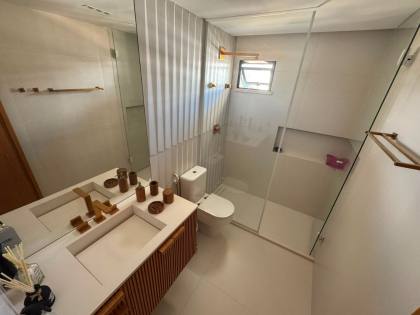 CASA DE ALTO PADRÃO À VENDA NO CONDOMÍNIO COSTA MARINA | 4 SUÍTES | ESQUINA | LAZER PRIVATIVO