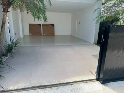 CASA DE ALTO PADRÃO À VENDA NO CONDOMÍNIO COSTA MARINA | 4 SUÍTES | ESQUINA | LAZER PRIVATIVO