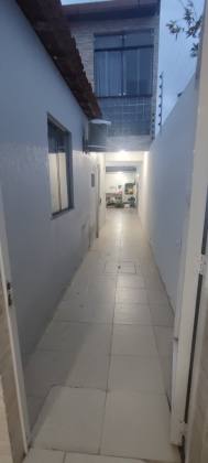 Casa de 2 Pavimentos, Reformada e Espaçosa no Sol Nascente / JK