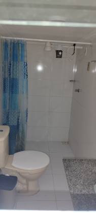 Casa de 2 Pavimentos, Reformada e Espaçosa no Sol Nascente / JK