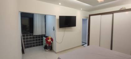 Casa de 2 Pavimentos, Reformada e Espaçosa no Sol Nascente / JK