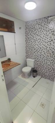 Casa de 2 Pavimentos, Reformada e Espaçosa no Sol Nascente / JK
