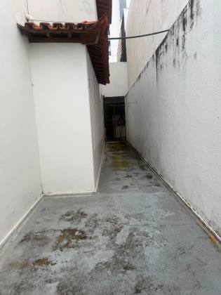 Alugo casa com 420m² com 6 quartos sendo 3 suítes no Salgado filho