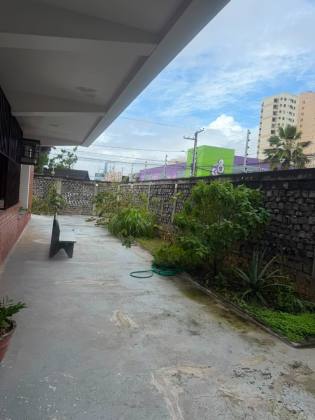 Alugo casa com 420m² com 6 quartos sendo 3 suítes no Salgado filho