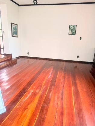Alugo casa com 420m² com 6 quartos sendo 3 suítes no Salgado filho