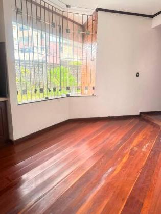 Alugo casa com 420m² com 6 quartos sendo 3 suítes no Salgado filho