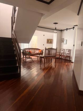 Alugo casa com 420m² com 6 quartos sendo 3 suítes no Salgado filho