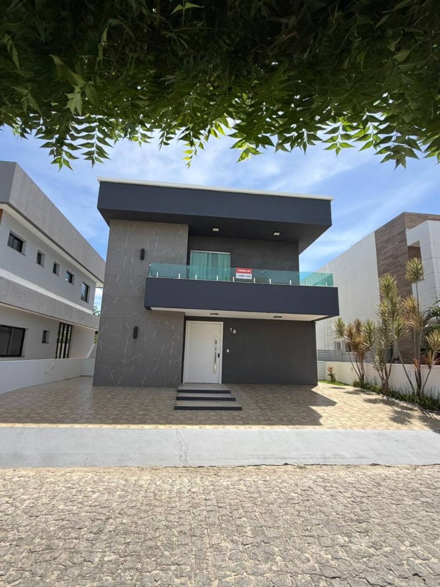 Casa de Alto Padrão à Venda no Condomínio Fragata, Aracaju – 4 Suítes, 250m² e 4 Vagas