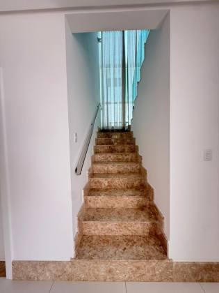 Casa de Alto Padrão à Venda no Condomínio Fragata, Aracaju – 4 Suítes, 250m² e 4 Vagas