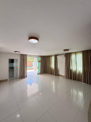 Casa de Alto Padrão à Venda no Condomínio Fragata, Aracaju – 4 Suítes, 250m² e 4 Vagas