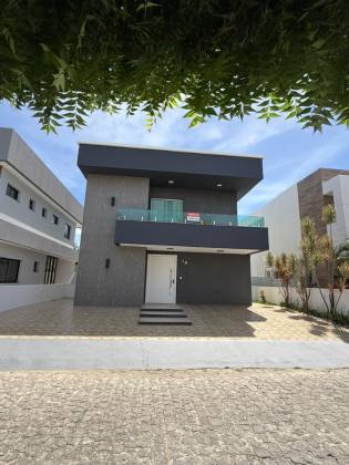 Casa de Alto Padrão à Venda no Condomínio Fragata, Aracaju – 4 Suítes, 250m² e 4 Vagas