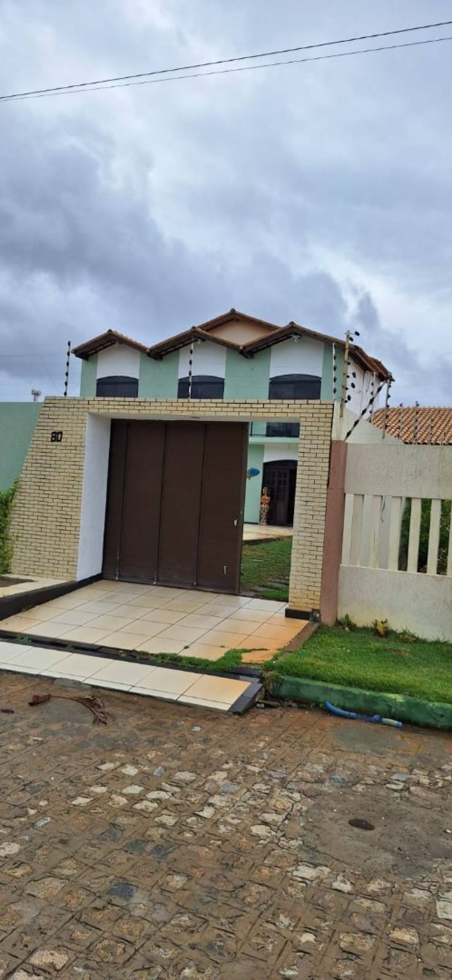 Casa com 450m² à venda com 3/4 sendo 1 suíte, na Caueira
