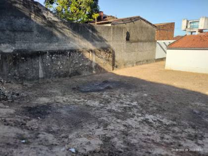 Casa à Venda Com 2/4 No Bairro América Com Terreno de 676M².