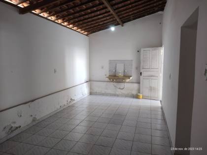 Casa à Venda Com 2/4 No Bairro América Com Terreno de 676M².
