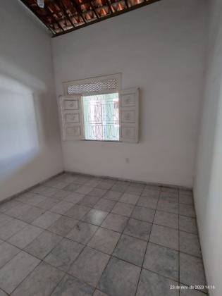 Casa à Venda Com 2/4 No Bairro América Com Terreno de 676M².