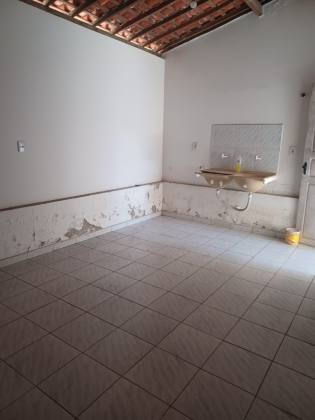 Casa à Venda Com 2/4 No Bairro América Com Terreno de 676M².
