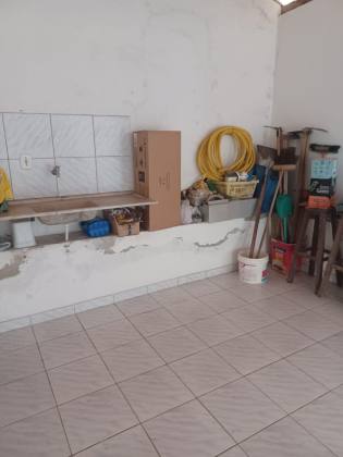 Casa à Venda Com 2/4 No Bairro América Com Terreno de 676M².