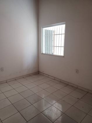 Casa à Venda Com 2/4 No Bairro América Com Terreno de 676M².
