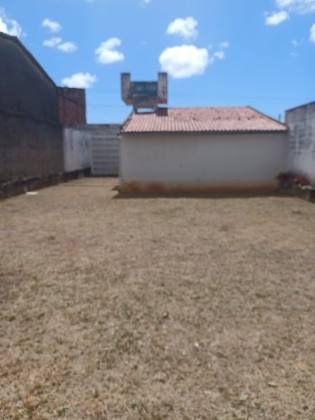 Casa à Venda Com 2/4 No Bairro América Com Terreno de 676M².
