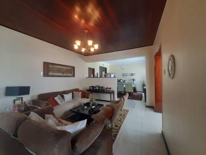Casa à Venda em Aracaju com 4 Quartos, Piscina e 8 Vagas de Garagem - Bairro 18 do Forte