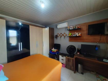 Casa à Venda em Aracaju com 4 Quartos, Piscina e 8 Vagas de Garagem - Bairro 18 do Forte
