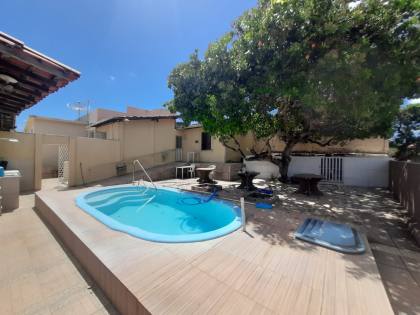 Casa à Venda em Aracaju com 4 Quartos, Piscina e 8 Vagas de Garagem - Bairro 18 do Forte