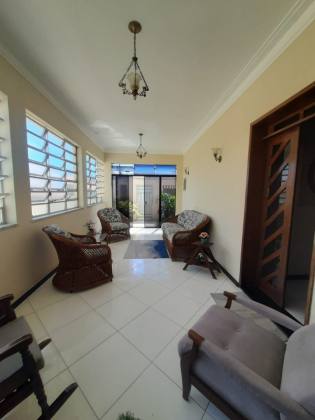 Casa à Venda em Aracaju com 4 Quartos, Piscina e 8 Vagas de Garagem - Bairro 18 do Forte