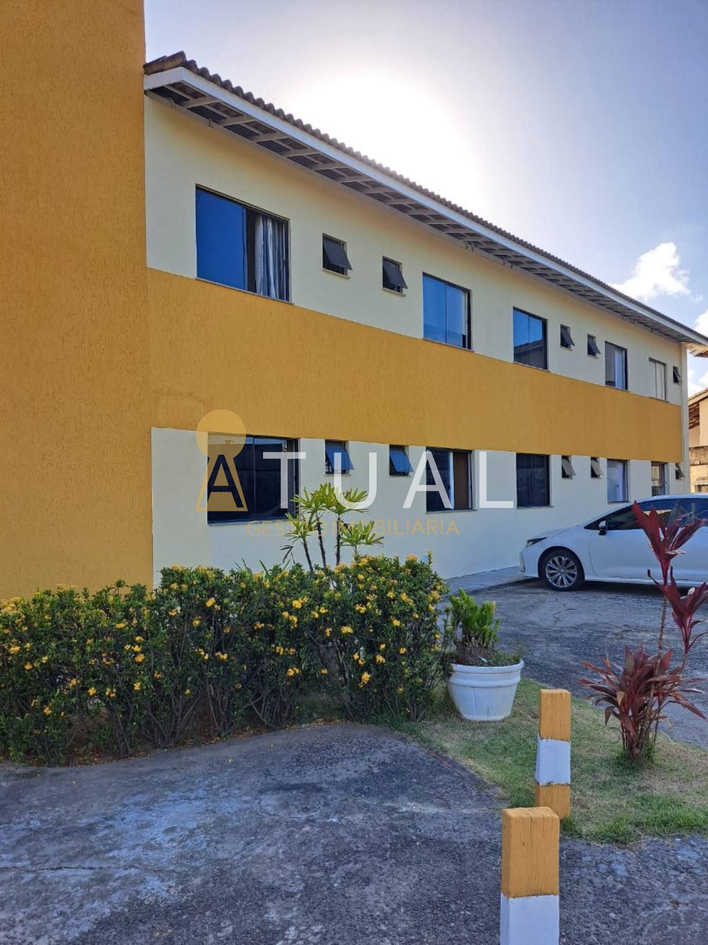 Vende-se Kitnet em Buraquinho, Excelente Localização.